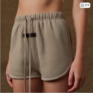 Essentials Fear of God Woman’s Shorts XL Light Brown